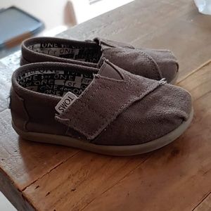 Toms shoes toddler size 5